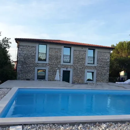 Apartman Magnolia بومير
